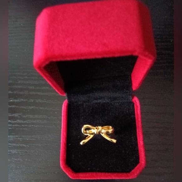 NEW 14kt Gold-Plated Copper Bow Ring in Beautiful Red Velvet Gift Box - Size 7 - Picture 1 of 3